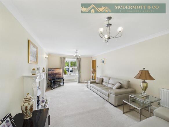 5 bed Detached for sale Image 9