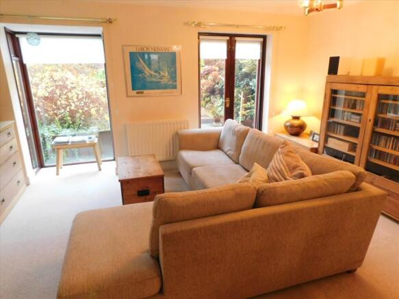 LOUNGE/DINING ROOM