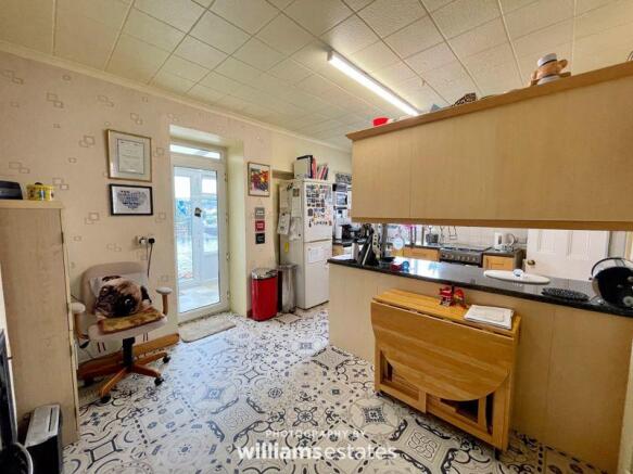 Kitchen/ Break...