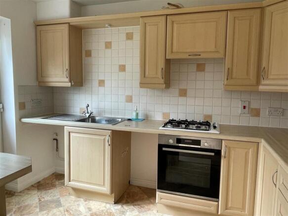 17 Meadow Close - Kitchen.jpg