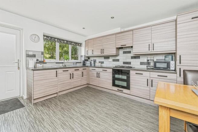2 bed Town House for sale Image 2