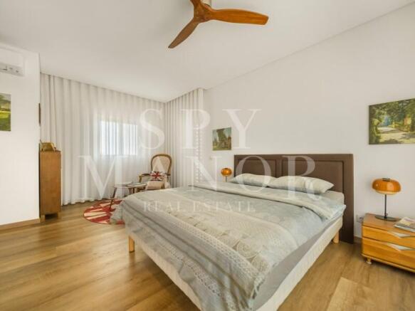 Beautifully renovated 4-bedroom family home in Ferragudo