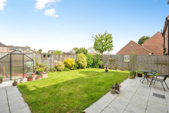 5 bed Detached for sale Image 10