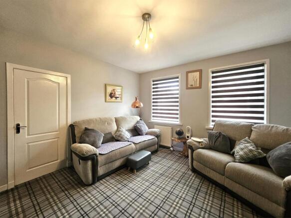 42 Barrington Avenue, Beith, KA15 2BY photo 4