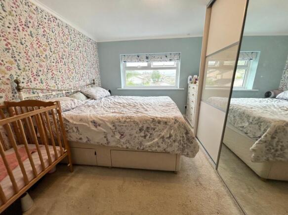 4 bed Semi-Detached for sale Image 6