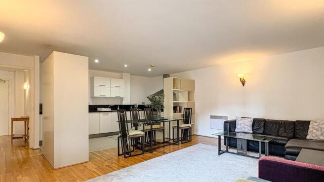 Property to rent in Narrow Street