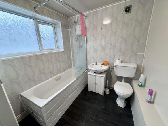 1 bed House Share to rent Image 6