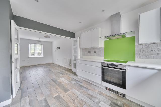 Cedar Drive, Witney photo 3