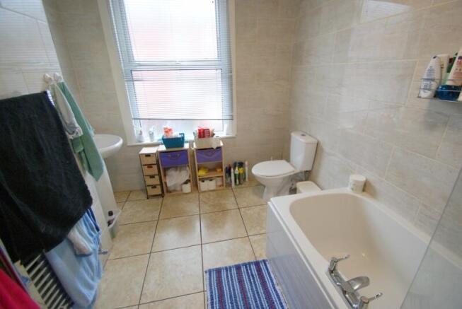 4 bed Terraced to rent Image 6