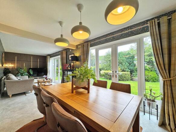 4 bed Detached for sale Image 9