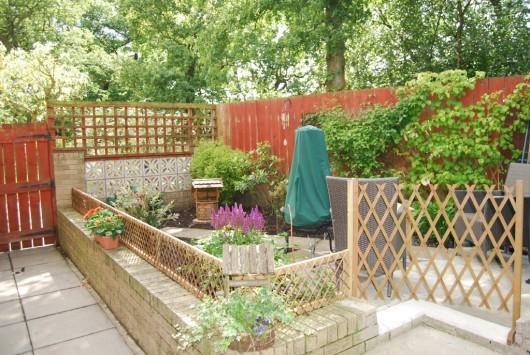 SIDE GARDEN