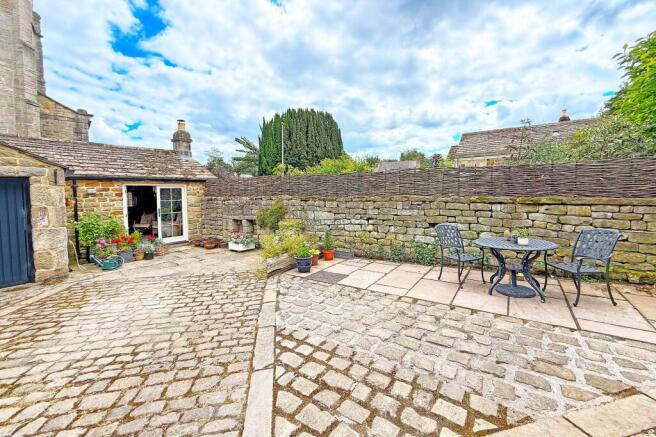 4 bed Semi-Detached for sale Image 9