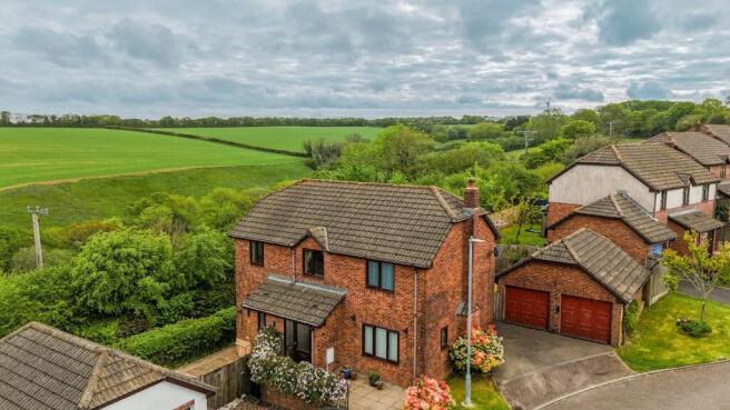 3 Roseland Gardens TPS Bodmin 01208 74182
