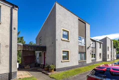 13 Priorsdene, Melrose