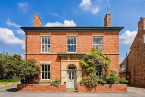 Rossmore, Warwick Road, Warwick CV35 0HN