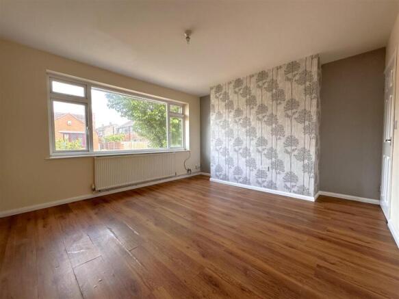Redlands, Longfellow Drive, Balderton, Newark photo 4