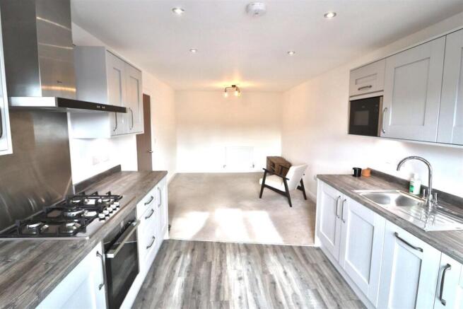 OPEN PLAN LIVING/LITCHEN AREA