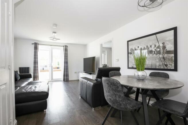 29 Russell Avenue_09.jpg