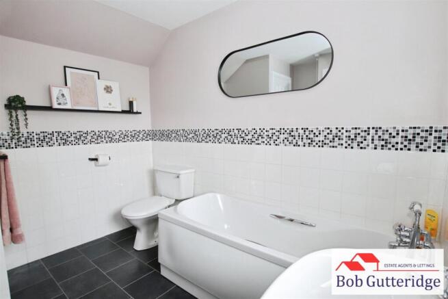 FIRST FLOOR BATHROOM