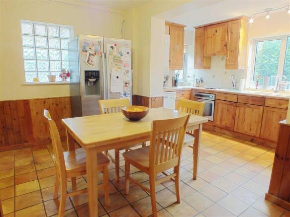 KITCHEN/BREAKFAST RO