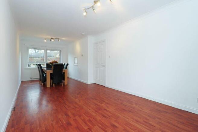 Lounge/Dining Area