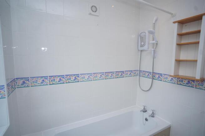 3 bed Semi-Detached to rent Image 12