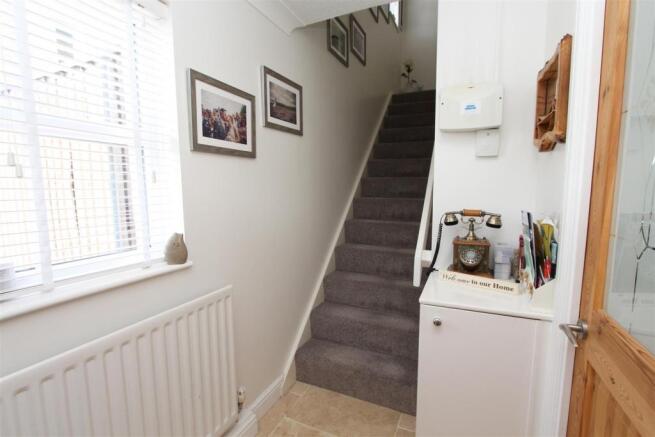ENTRANCE HALLWAY.jpg