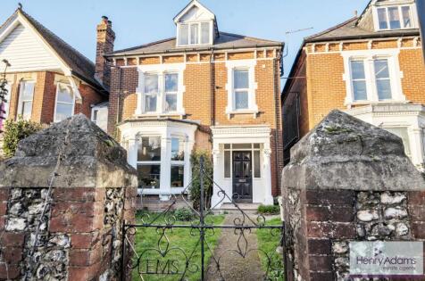 Station Road, Petersfield, GU32