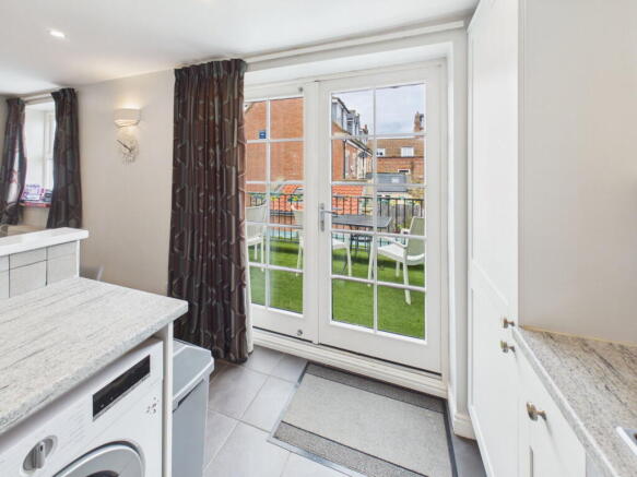 4 bed Town House for sale Image 5