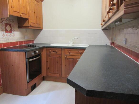 3 bed Semi-Detached to rent Image 11