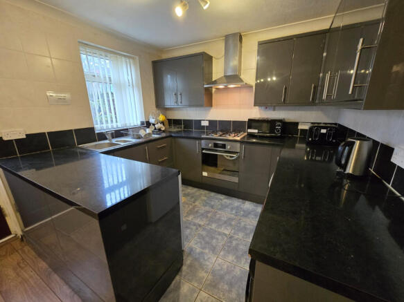 1 bed House Share to rent Image 7