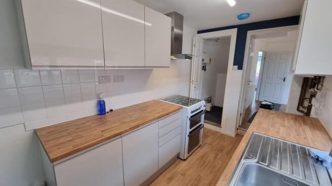 3 bed Terraced to rent Image 6