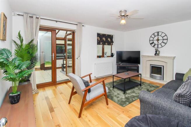 3 bed Semi-Detached for sale Image 6