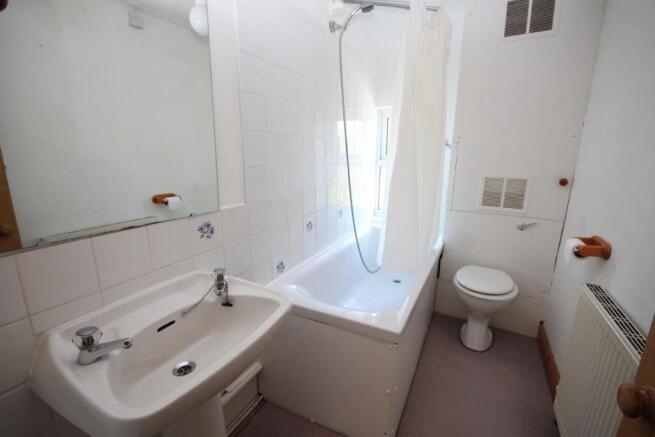 BATHROOM/ W.C.