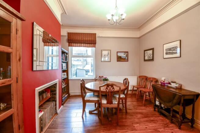 Living Room/Dining Area