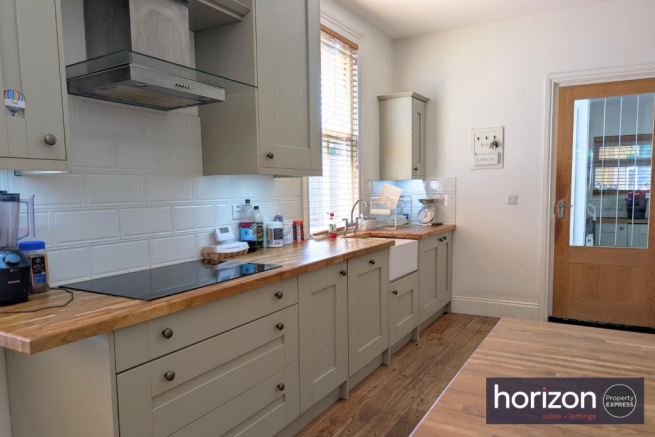 5 bed Semi-Detached for sale Image 10