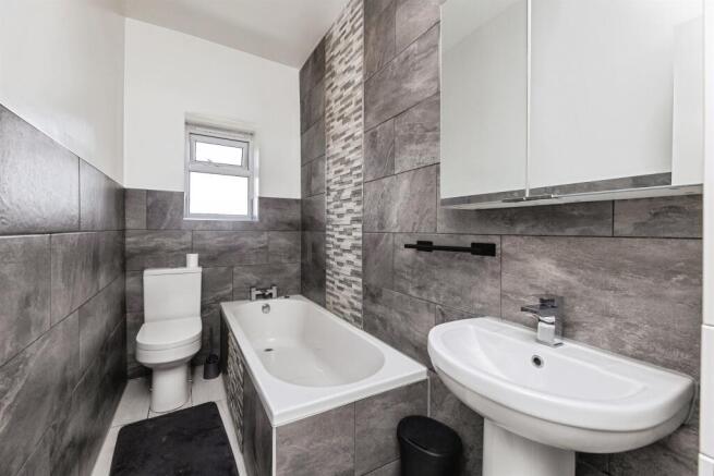 3 bed Terraced for sale Image 9