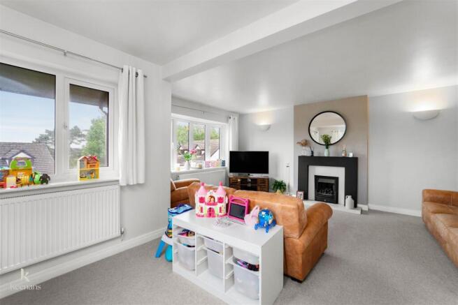 5 bed Semi-Detached for sale Image 7