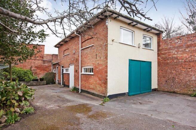 Coach House / ...