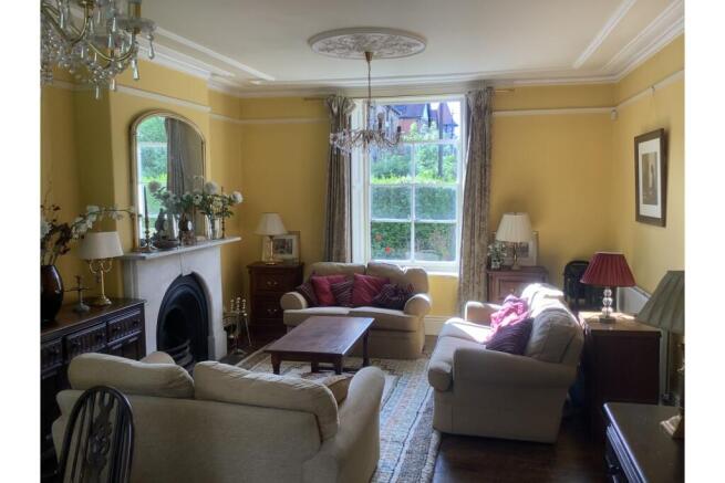 4 bed Detached for sale Image 5