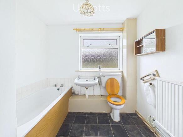 2 bed Semi-Detached Bungalow for sale Image 10