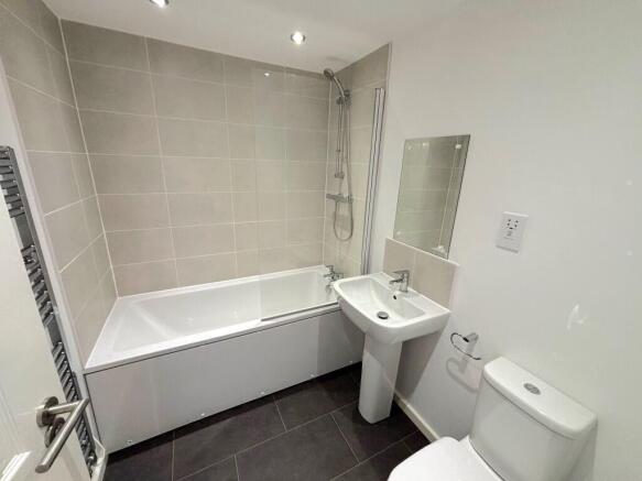 2 bed Terraced to rent Image 9
