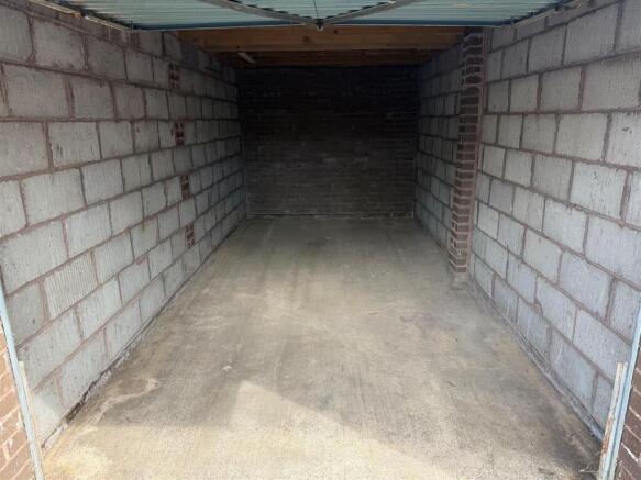Garage Southfields Road 2.jpg