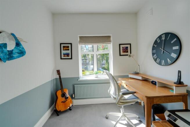 4 bed Detached for sale Image 10