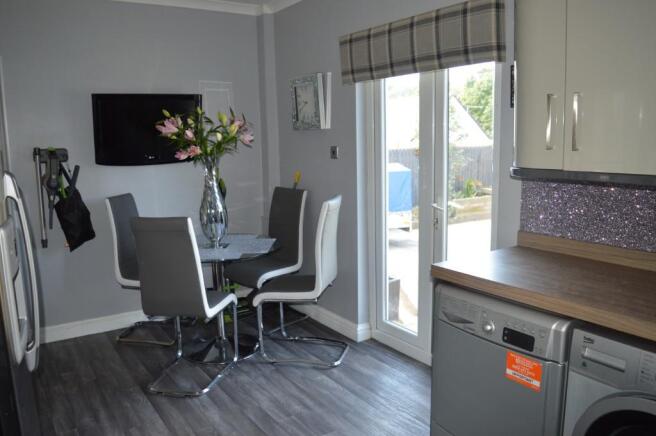 Dining/kitchen