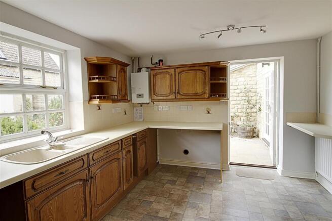 kitchen 1.jpg