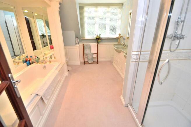 En-Suite Bathroom