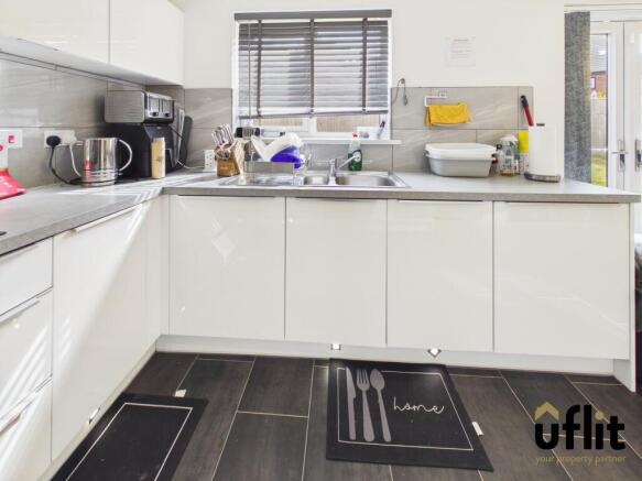 4 bed Detached for sale Image 12