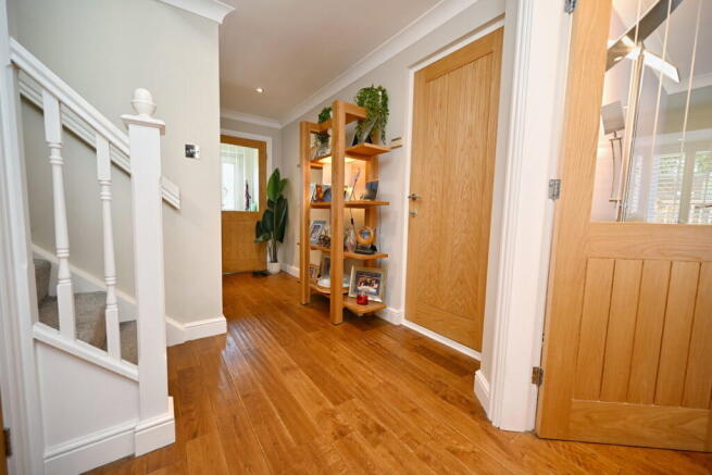 4 bed Detached for sale Image 9