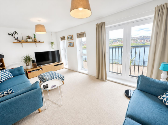 67 ffordd pentre living room.png